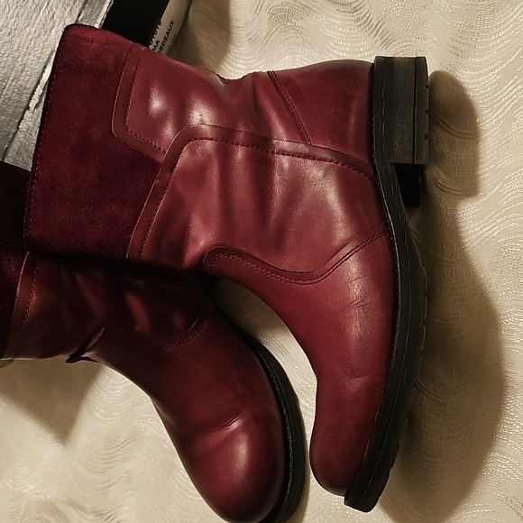 Umberto Raffini Red Heeled Boots with Polished Leather and Classic Design - Picture 2 of 12